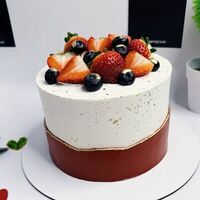 Торт на 2 кг с ягодами красное золотов Кондитерская VO