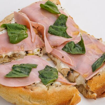 Пицца Ветчина и грибы в Pizzatta по цене 363 ₽