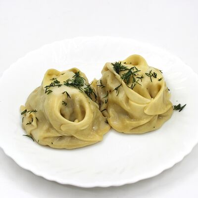 Манты из свинины в Чёрный и белый по цене 82 ₽