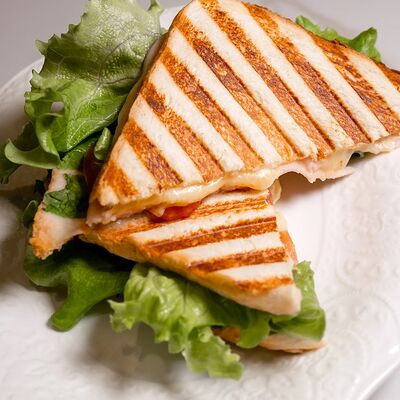 Сэндвич Цезарь в Мрамор кофе по цене 520 ₽