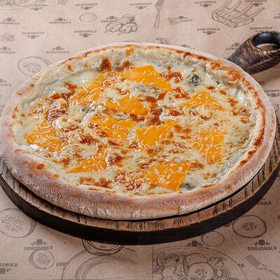 Пицца Четыре сыра в Braubauer по цене 660 ₽