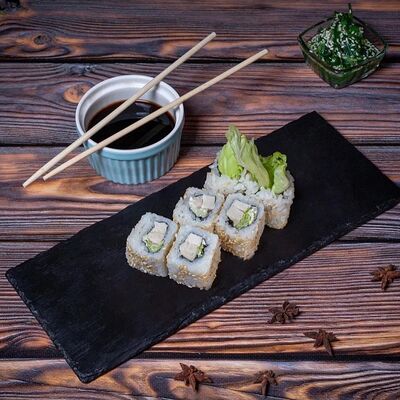 Цезарь ролл в Leto Cafe по цене 540 ₽