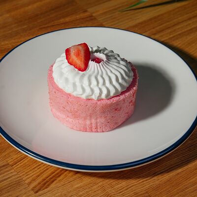 Рулет малина-маракуйя в Cream Soda по цене 420 ₽