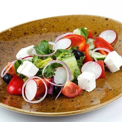 Салат Греческий в Роза ветров по цене 425 ₽