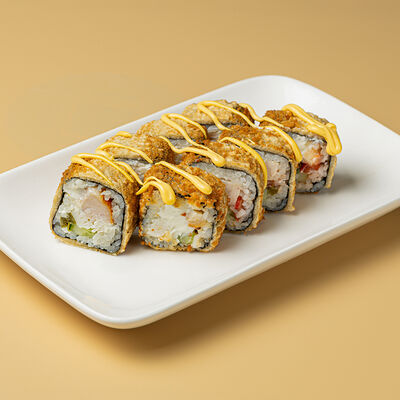 Темпура ролл с крабом и курицей в Журавль в небе Халяль по цене 635 ₽