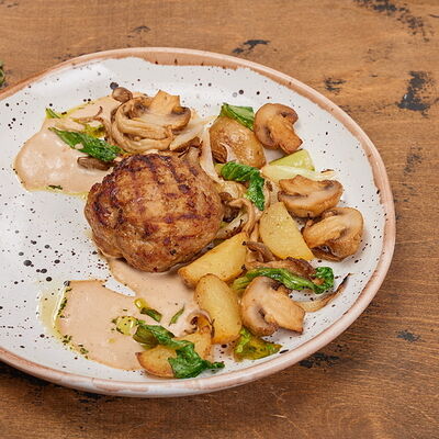 Домашняя котлета из трех видов мяса в Papa Carlo по цене 510 ₽