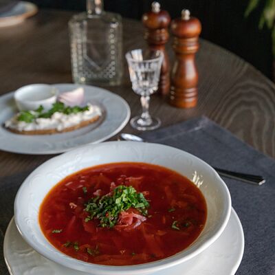 Борщ с говядиной и намазкой из сала в Старый город по цене 390