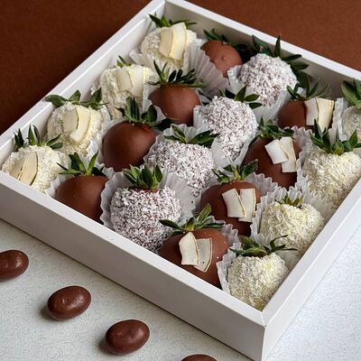 Клубника в шоколаде Баунти М в Mosfresa по цене 3290