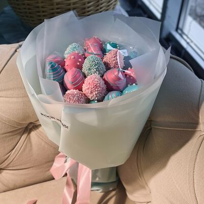 Клубника в шоколаде букет 16 ягод в Bloom House по цене 3100 ₽