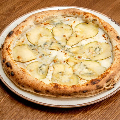 Пицца с грушей и горгонзолой в Il Pizzaiolo по цене 830 ₽