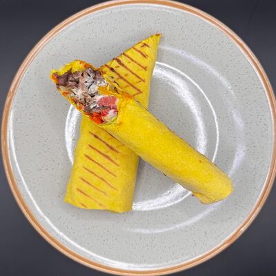 Шаурма маленькая сырном лаваше с говядинойв Istanbul Шаурма Халяль по цене 569 ₽