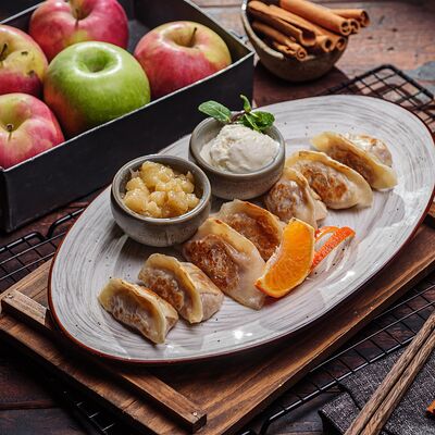 Яки-гедза с яблоками и корицей в Пельмения по цене 483 ₽