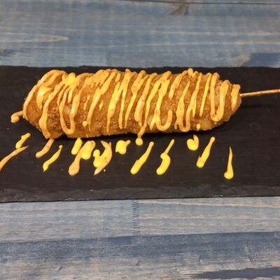 Корн-дог в картофеле фри в Три печи по цене 350 ₽