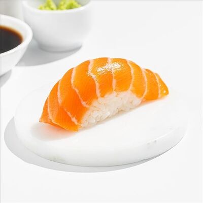 Нигири с лососем в SeabasSushi по цене 370 ₽