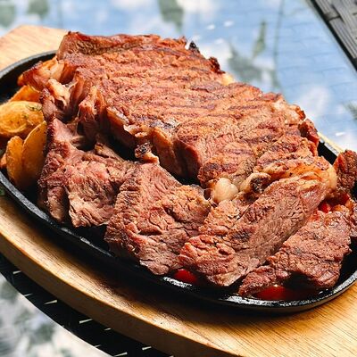 Пряный стейк на жаровне с овощамив Life Pub по цене 11990 ₸