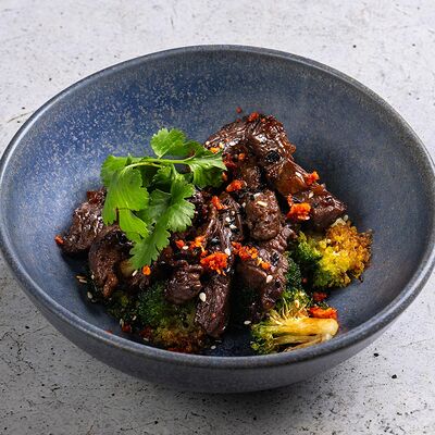 Мачете по-азиатски с брокколи и арахисом в соусе свит-чили в Склад 22 по цене 890