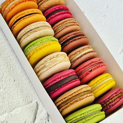 Пирожные Макарон 18 штук в Bottoni macaron по цене 1800 ₽