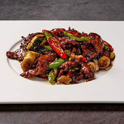 Говядина по-сямши с базиликом в Soluxe Club по цене 3900 ₽