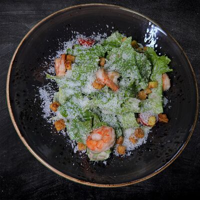 Цезарь с тигровой креветкойв Шансон по цене 690 ₽