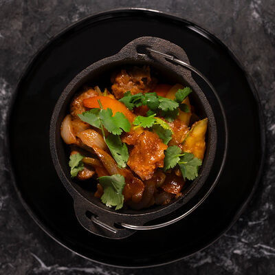 Кисло-сладкая свиная вырезка с овощами в Наша хвоя по цене 790 ₽