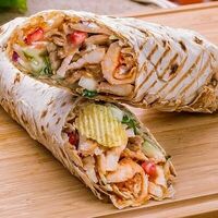 Острая шаурма с курицей на мангале в Гриль & Бир