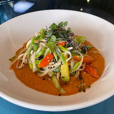 Пшеничная лапша удон с овощами и кабачковой икрой в Эник Беник по цене 390 ₽