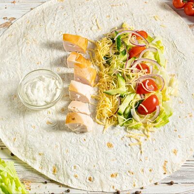 Цезарь с копченой курицейв Шампур по цене 479 ₽