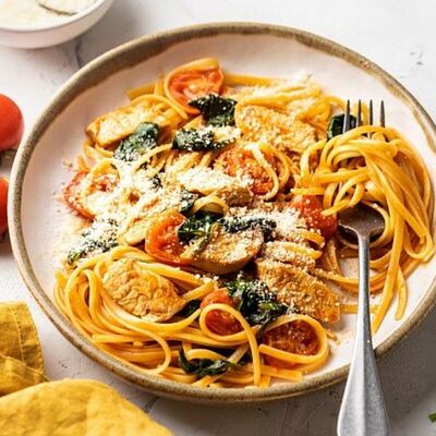 Паста с индейкой и томатами в Scandy park по цене 390 ₽