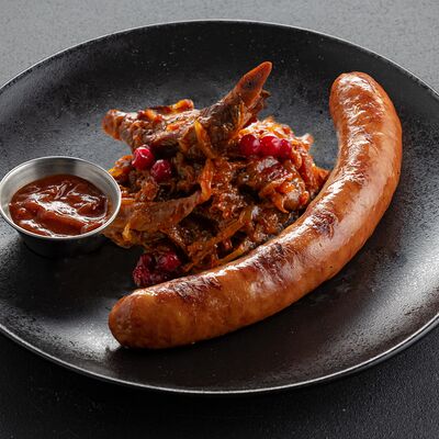 Краинская колбаска с тушеной капустой в Jager restopub по цене 880 ₽