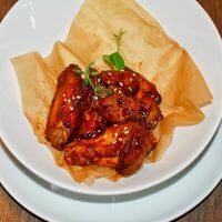 Куриные крылья в соусе BBQ в Bareda