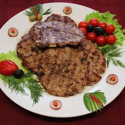 Плескавица классическая в Старая Сербия по цене 1570 ₽