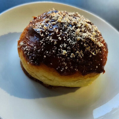 Булочка со сгущенкой в Джон Вкусный по цене 7000 ₽