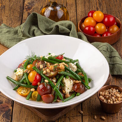 Салат со спаржевой фасолью и брынзой в Сыроварня по цене 650