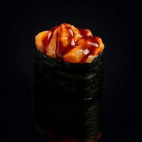 Запеченный Гункан с лососем в Rollik