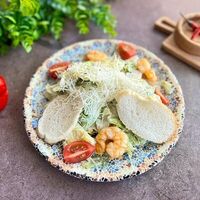 Цезарь с креветками в Чайхана Азия Базар