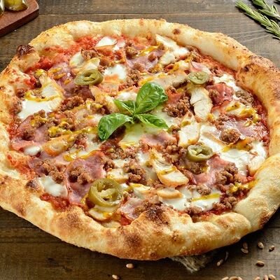 Мясная в Пицца & Суши Гурмэ по цене 850 ₽