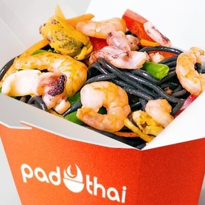 Морепродукты в кисло-сладком соусе с чернильной лапшой в Pad Thai по цене 16 р.