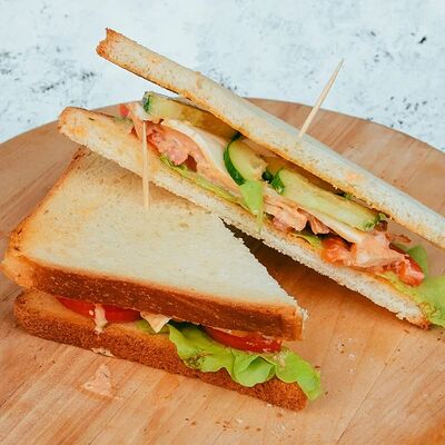 Сэндвич с курицей в Чуду халяль по цене 120 ₽