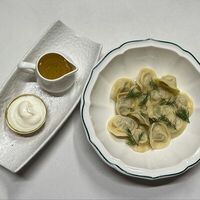 Пельмени из сазана со сметаной (ручной лепки)в Vivant
