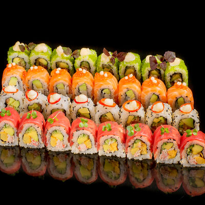 Урамаки Сет №1 в Yo! curry & sushi по цене 3550 ₽