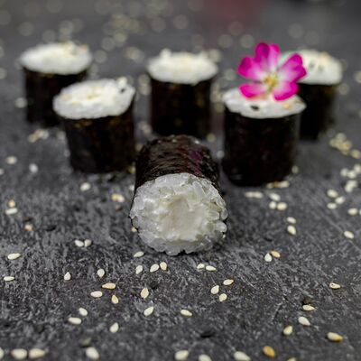 Маки с сыром в Restobar Первый & Ресторан доставки Личный повар по цене 199 ₽