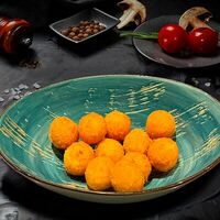 Сырные шарики с клюквенным соусом в Forge