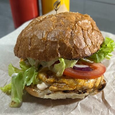 Стейк-бургер куриный в Папа Mangals по цене 490 ₽