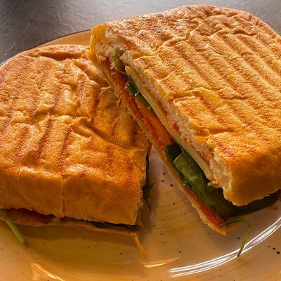 Сэндвич с чоризо на чиабатте в Кофе-Тюр по цене 526 ₽