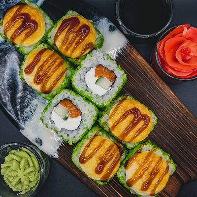 Ролл лосось вок в Sushi Time по цене 780 ₽