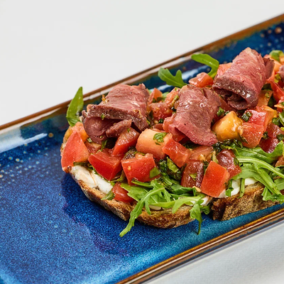 Брускетта с ростбифом в Василек по цене 630 ₽