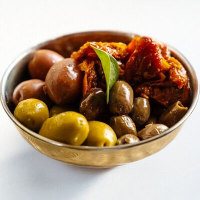 Микс оливок и вяленых томатовв Dodici Italy по цене 680 ₽