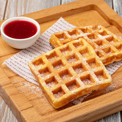 Вафли венские с клубничным топпингом в Кофейня на Остоженке по цене 450 ₽