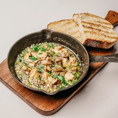 Рапан с чесноком и петрушкой в Клёво по цене 1350 ₽