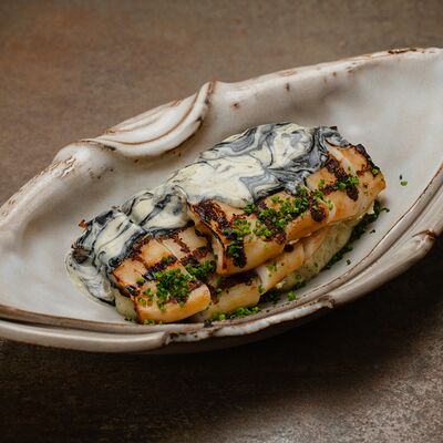 Угольный кальмар с картофельным пюре в Хаос гастро особняк по цене 970 ₽